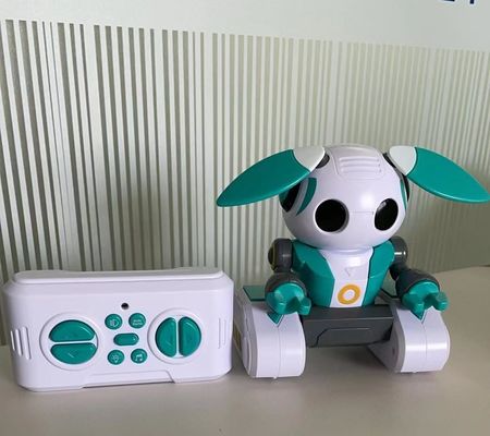 Bildungsroboter HUGTEC S024 Spielzeugroboter Fernbedienung Geste STEM 3 Kunststoff Musik Lichtfunktion Automatik für Unisex
